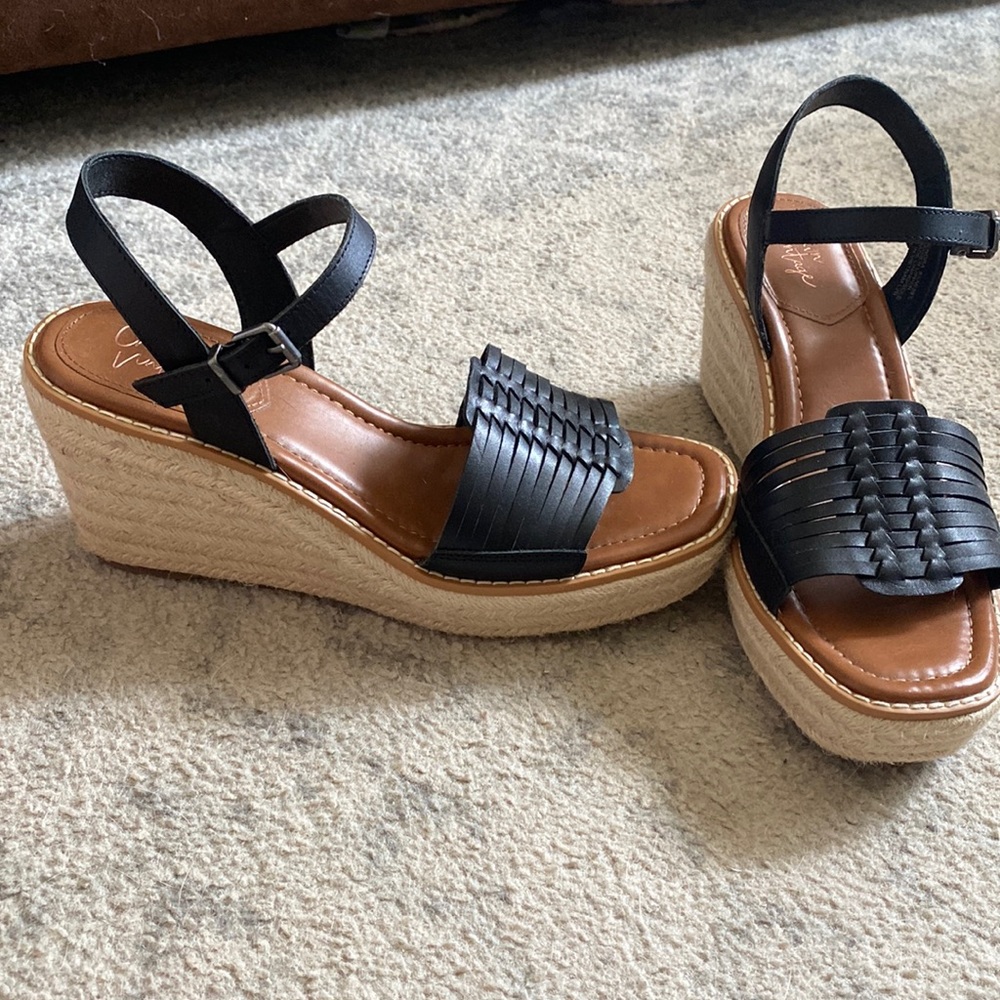 Crown Vintage wedges